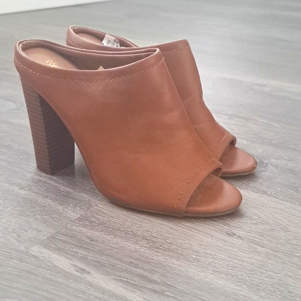 Mossimo Sandals Womens 7.5 Slip On Mules Brown Faux Leather Casjal Heels…
